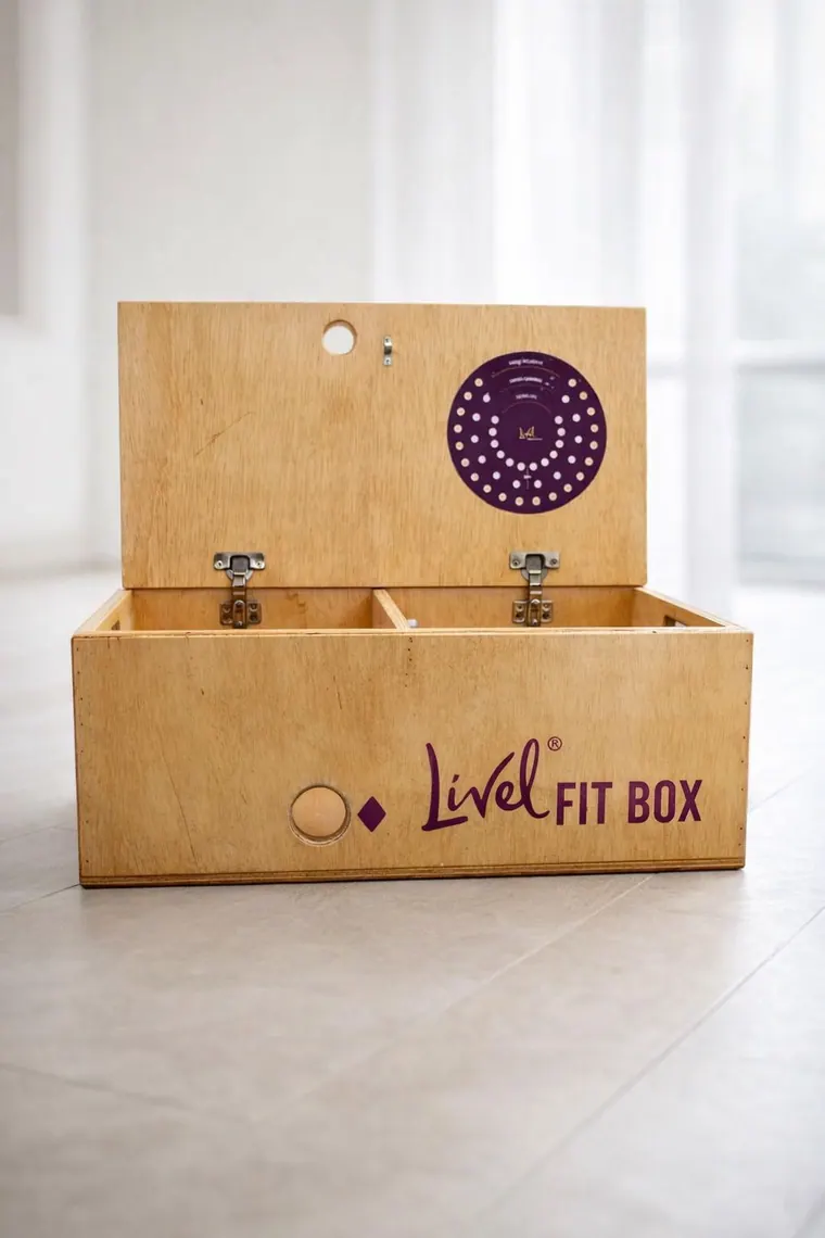 Caixa Livel FitBox aberta, mostrando o espaço interno