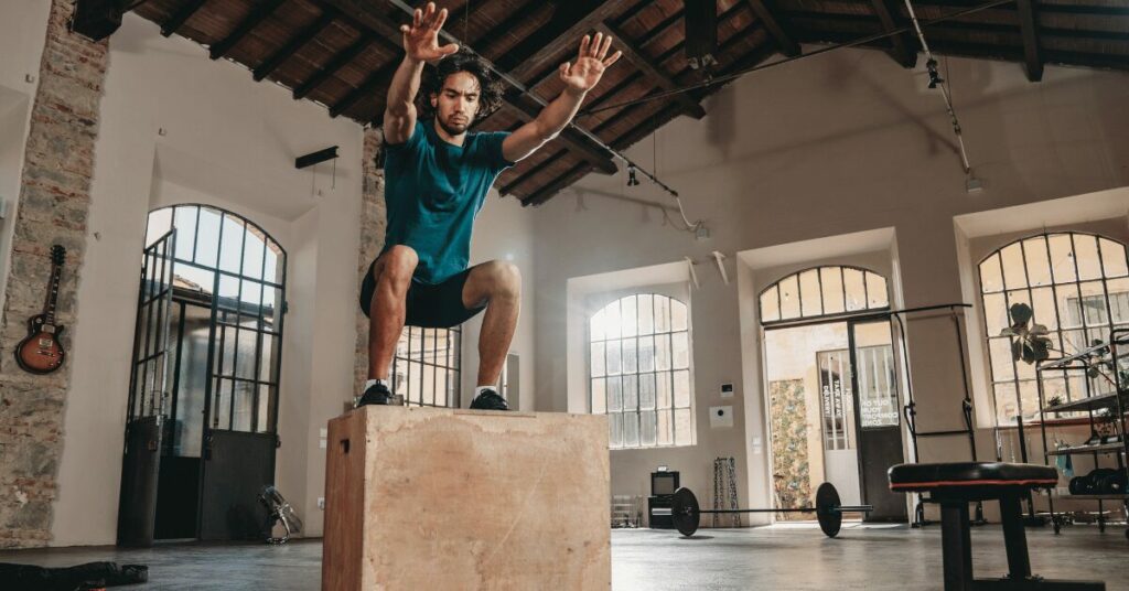 homem fazendo treino hiit